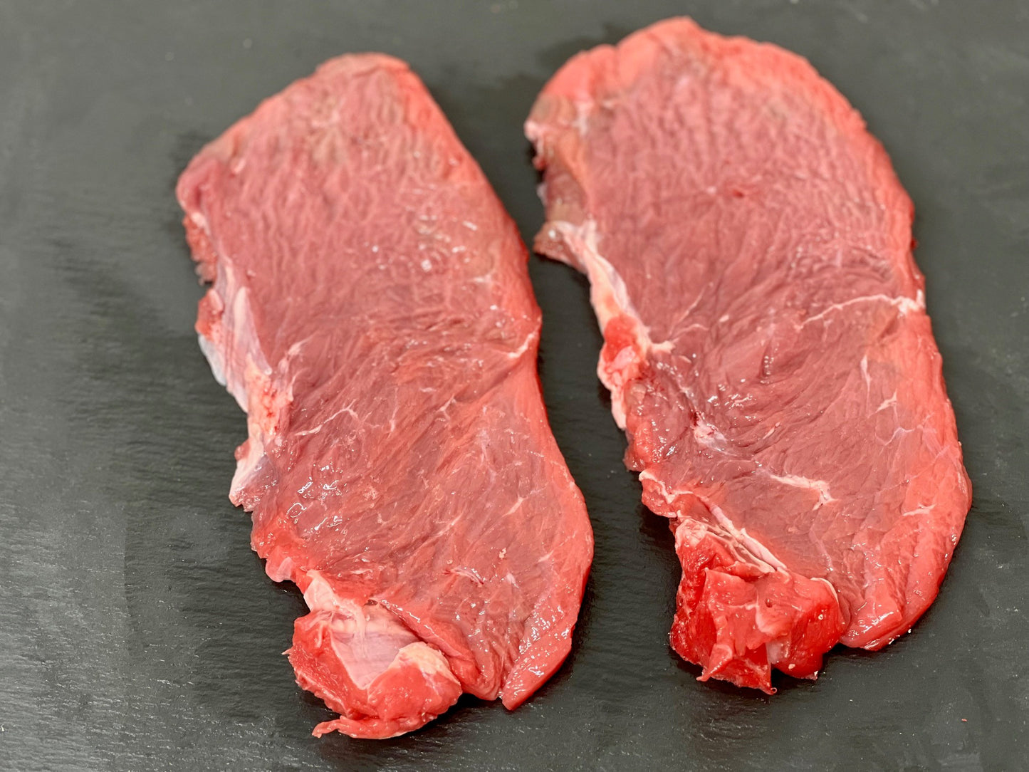 Gros plan du faux-filet – viande extra tendre issue de la ferme