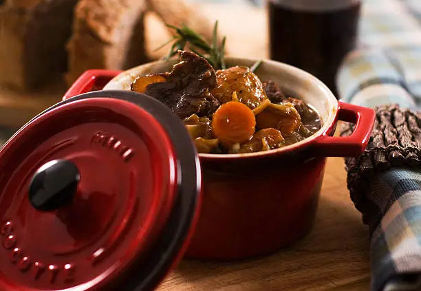 plat mijoté bourguignon dans cocotte en fonte