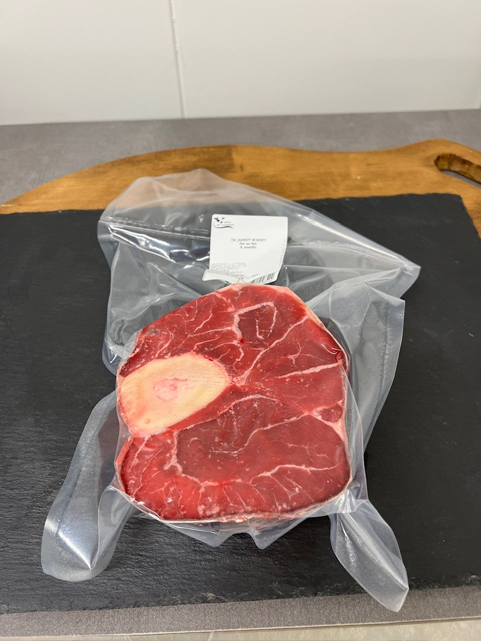 jarret de boeuf avec os emballe sous vide
