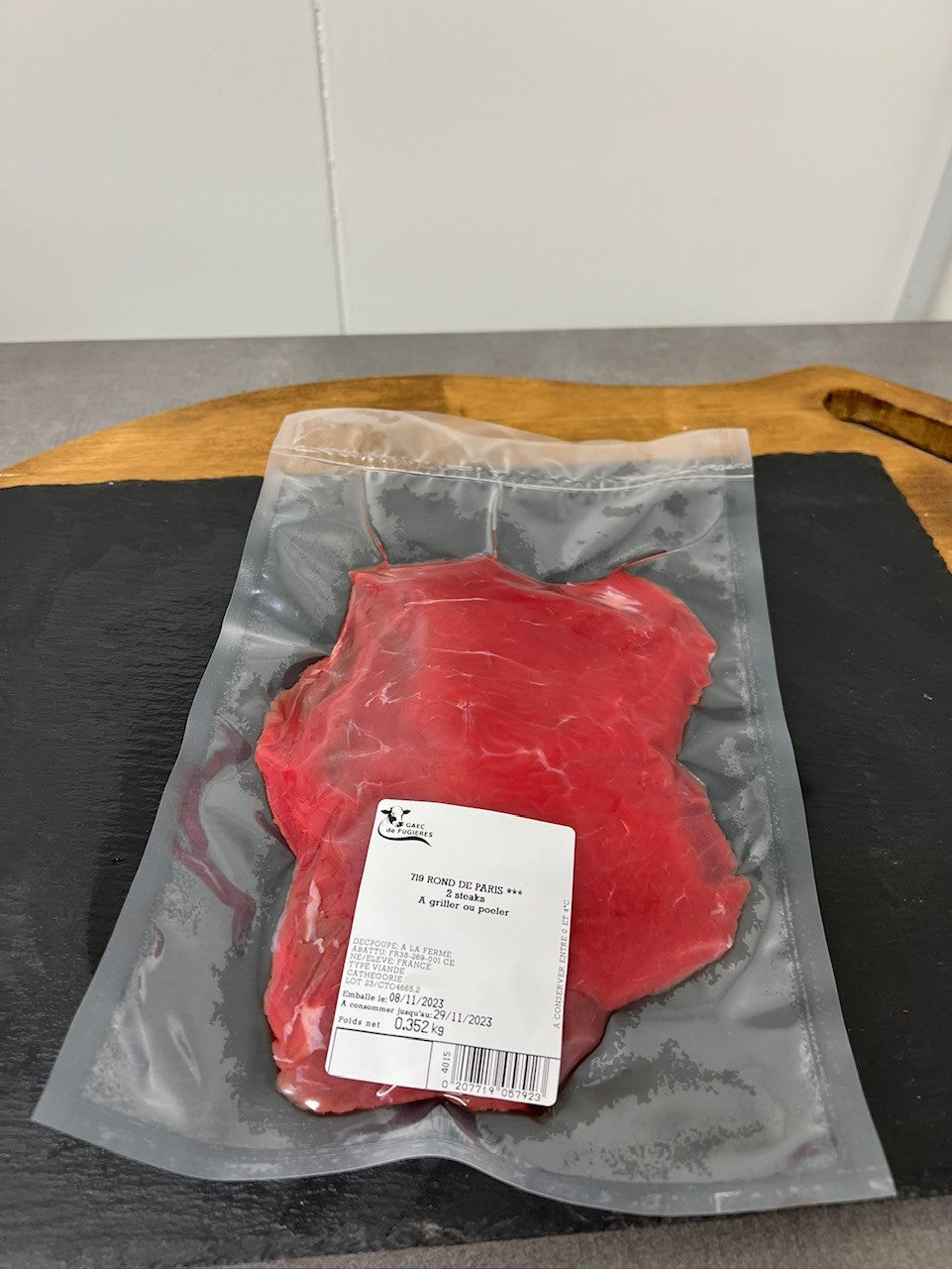 Viande de bœuf française en direct de la ferme – rond de Paris élevé et préparé au GAEC de Fugières emballé sous vide